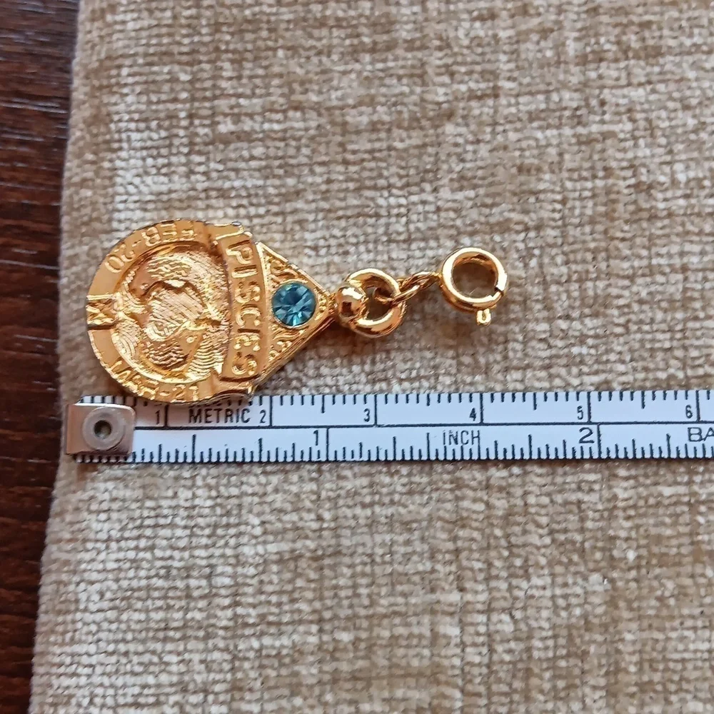 Gold Tone Pisces Charm